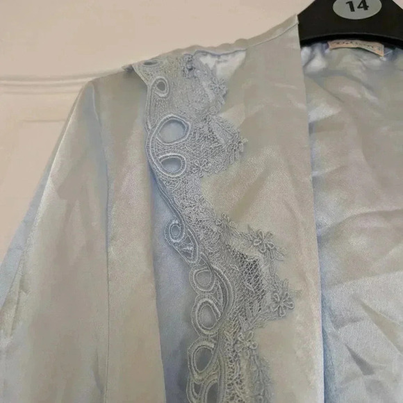 Vintage long silky robe made in  Italy size medium - Picture 5 of 9